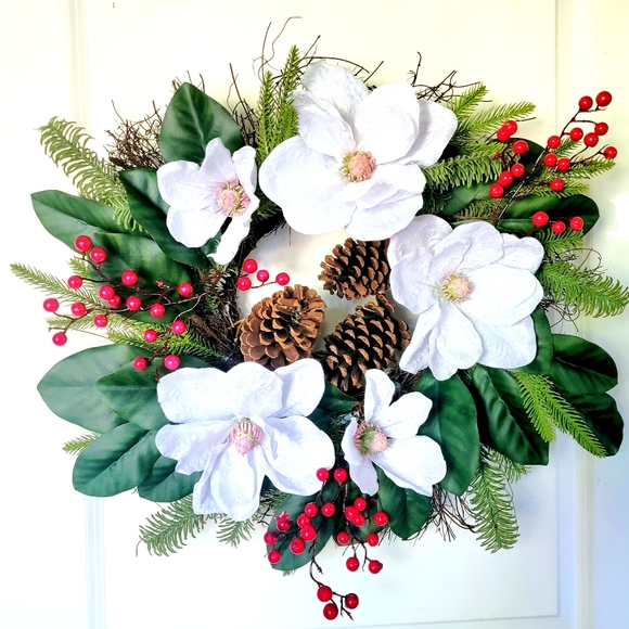 Christmas Winter Magnolia Wreath Winter - Picture 1 of 3